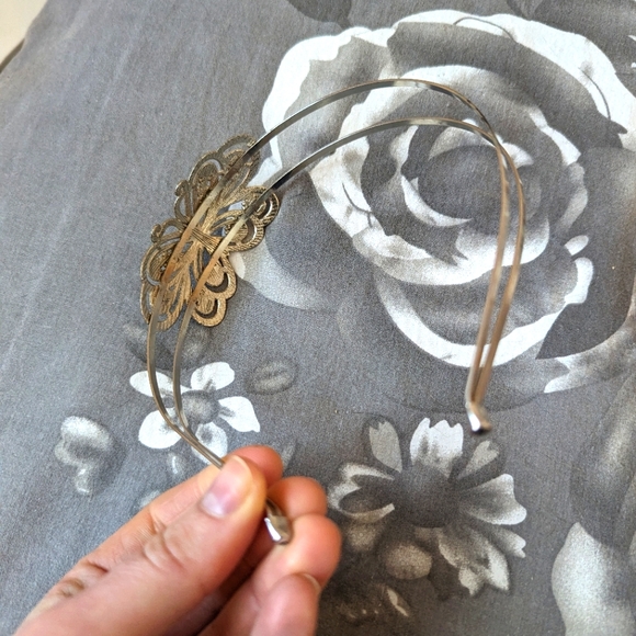 🌟$3/$20🌟Woman's Butterfly Headband - Picture 4 of 5